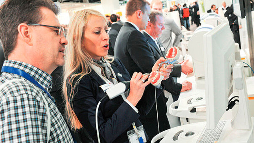 Mehr als 2.100 Dentalunternehmen aus fast 60 Ländern, wieder eine neue Halle: Der erneute Messerekord ist für sich genommen kein Grund, die 36. Internationale Dental Schau zu besuchen. Wer sich aber über die Zukunft der eigenen Praxis informieren möch