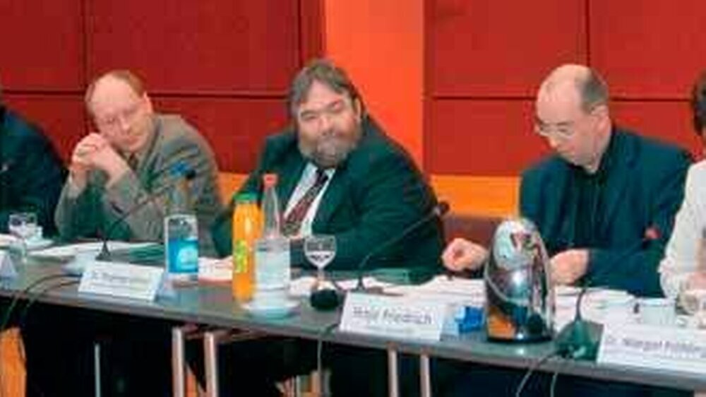 Im Diskurs zur Dienstleistungsrichtlinie: RA Arno Metzler (BFB), Frank Wetzel (BRD-Vertretung), Dr. Thomas Ulmer (EVP/CDU), Hajo Friedrich (Mod.), Dr. Margot Fröhlinger (Kommission) ...