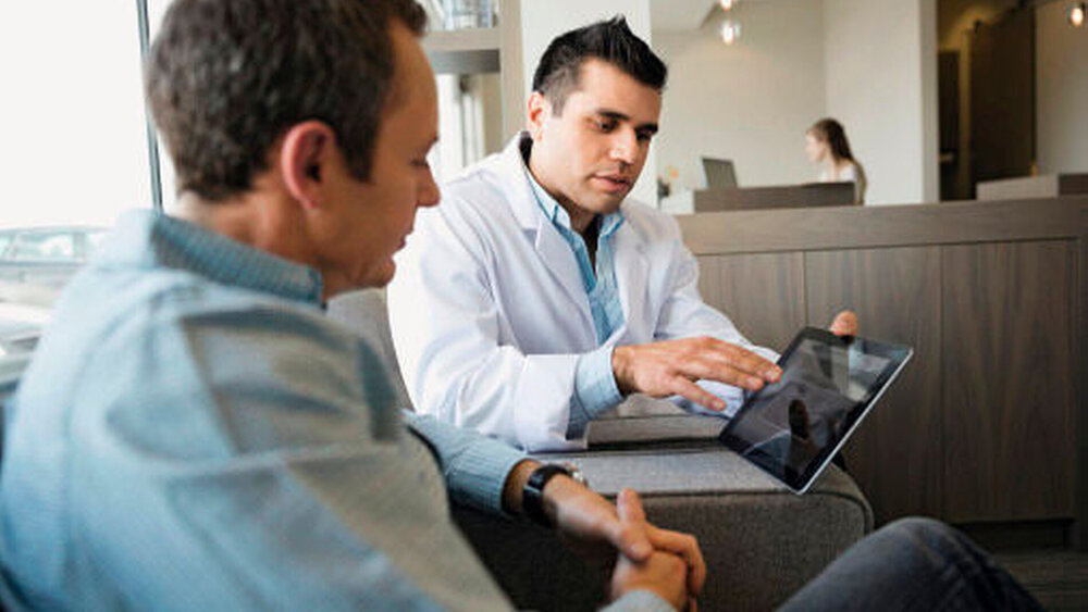 Tablets halten zunehmend Einzug in Zahnarztpraxen – und werden gern zur Informationsbeschaffung im Alltag genutzt. Bei der Fortbildung spielt nach wie vor die gedruckte Fachzeitschrift eine große Rolle, gepaart mit einen Medienmix aus Online-Angeboten. |