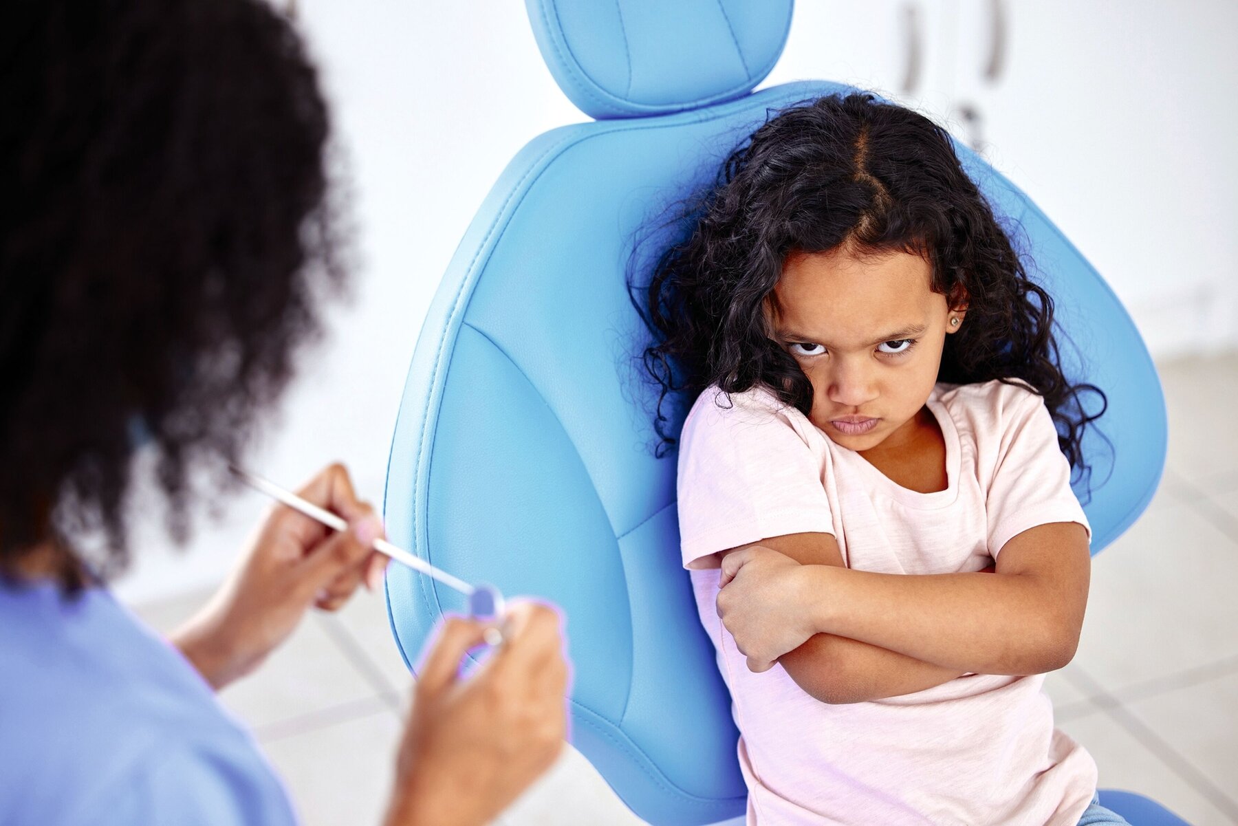 Mädchen beim Zahnarzt