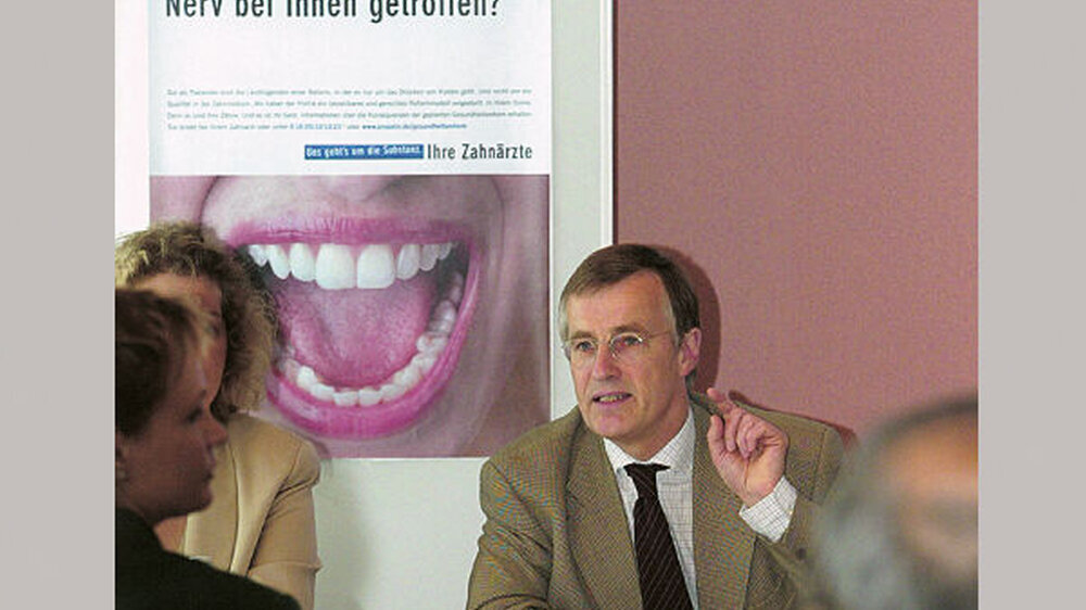 Der Vorstandsvorsitzende bei einer Pressekonferenz in Berlin.