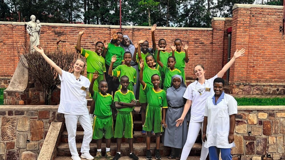 Zahnärztlicher Arbeitseinsatz in Ruanda in Kooperation mit dem Verein DentalRoots e.V Zahnärztlicher Arbeitseinsatz in Ruanda in Kooperation mit dem Verein DentalRoots e.V