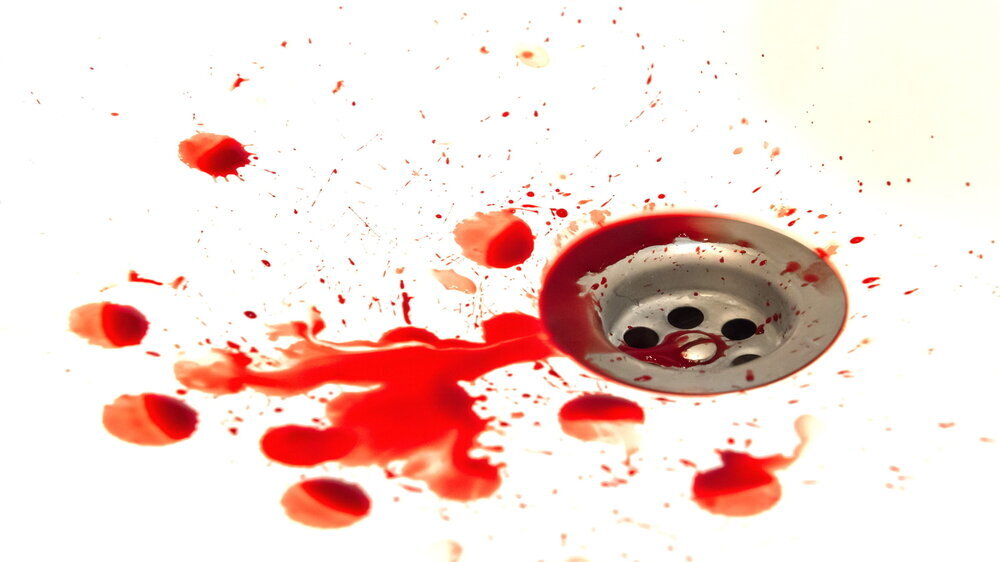 blood drain bathroom sink Blut im Badezimmerabfluss