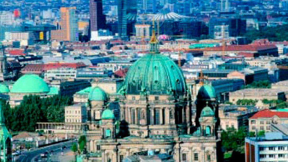 Handelsblatt-Jahrestagung 2003: Die Prominenz der deutschen Gesundheitslandschaft setzte sich in Berlin an einen Tisch, um über die Reformzu debattieren.