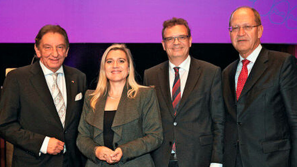 Festakt zum Auftakt des Zahnärztetages (v.l.n.r.): Dr. Janusz Rat, Melanie Huml, Prof. Dr. Christoph Benz, Dr. Peter Engel