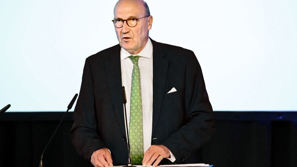 Stellvertretender KZBV-Chef Dr. Karl-Georg Pochhammer bei KZBV-VV Stellvertretender KZBV-Chef Dr. Karl-Georg Pochhammer bei KZBV-VV
