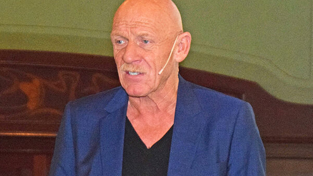 Joe Bausch war 32 Jahre als Anstaltsarzt in der JVA Werl tätig und weiß, dass Häftlinge anders ticken als "normale" Patienten.