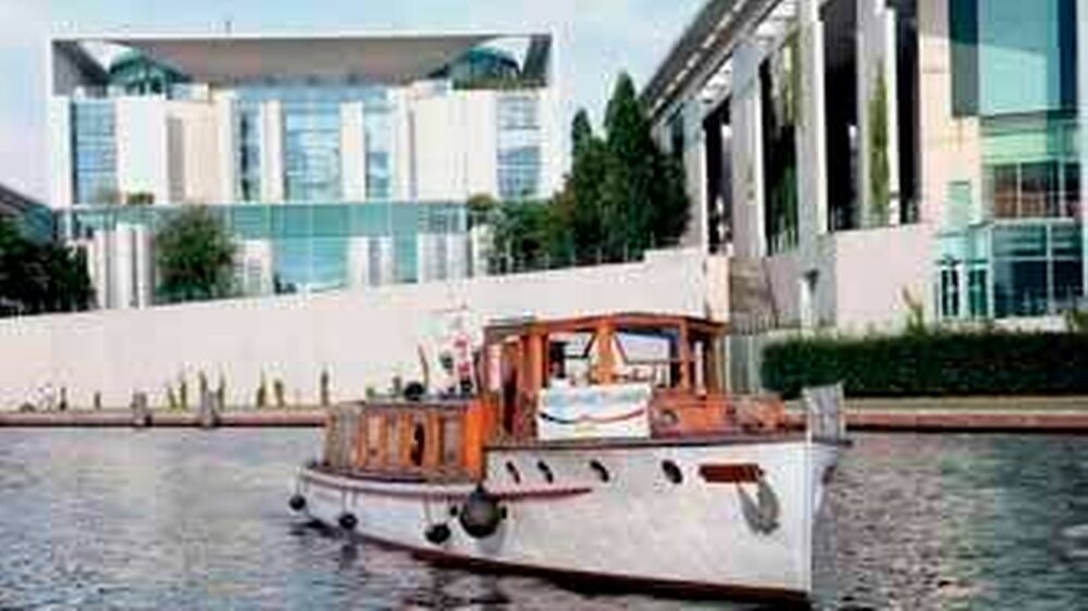 Schon fast Tradition hat die alljährlich von der Bundeszahnärztekammer auf der Berliner Spree veranstaltete Journalistenfahrt ...