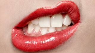 Geschminkter Mund mit Grimasse