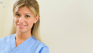 Zahnmedizinische Fachangestellte in der Ausbildung.