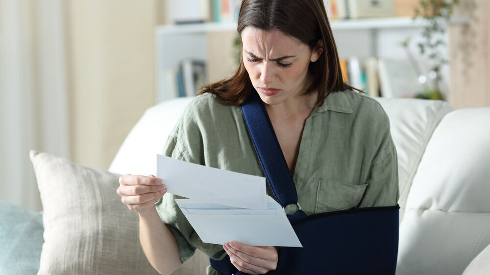 Krankenverssicherung fordert Rückzahlung von Krankengeld. Krankenverssicherung fordert Rückzahlung von Krankengeld.