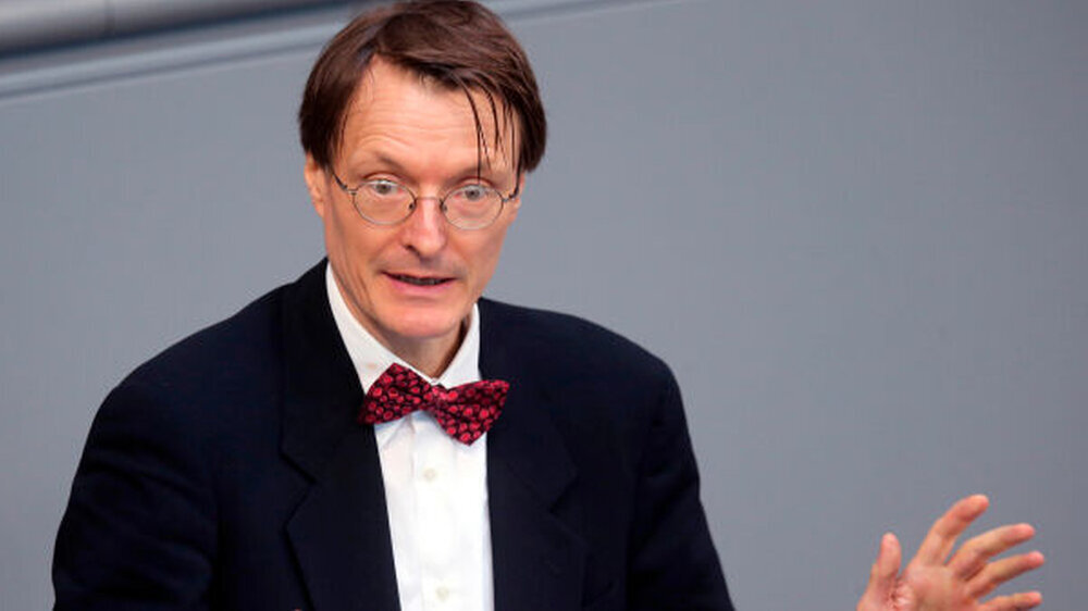 "Wenn man irgendwann eine gemeinsame Gebührenordnung für gesetzlich und privat Versicherte macht, kann man solche Vorarbeiten gut nutzen", sagt SPD-Gesundheitspolitiker Prof. Dr. Karl Lauterbach zu den GOÄ-Entwürfen.