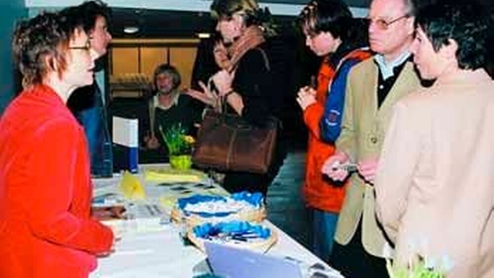 Die Festzuschuss-Spezialistinnen der KZV beantworteten Fragen und klärten Zweifelsfälle an ihrem Infostand.