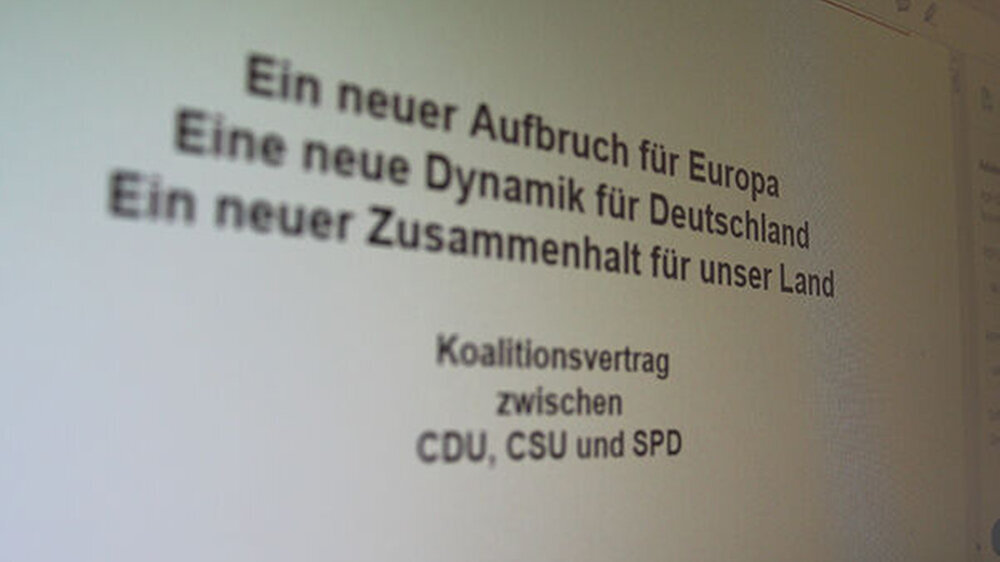 Der Entwurf steht - jetzt hängt das politische Schicksal der großen Koalition von der Zustimmung der SPD-Basis ab. Das Ergebnis des SPD-Mitgliederbescheids soll am 4. März bekanntgegeben werden.