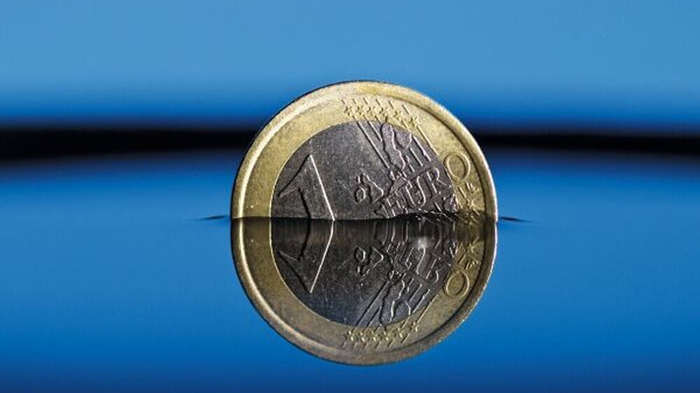 Wie wird sich der Wert des Euro weiterentwickeln? Diese Frage treibt derzeit manchen Anleger oder Verbraucher um, doch Experten geben Entwarnung: Vorerst besteht kein Grund zur Panik.