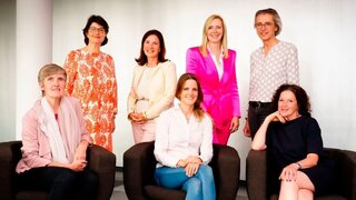 Vorstand Spitzenfrauen Gesundheit: Karen Walkenhorst, Antje Kapinsky, Prof. Dr. Nicola Buhlinger-Göpfarth, PD Dr. Barbara Puhahn-Schmeiser, Dr. Rebecca Otto, Prof. Dr. Anke Lesinski-Schiedat und Cornelia Wanke  Foto: Georg J. Lopata