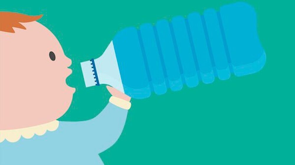 Wie die Studie nahelegt, sollten Kinder in den ersten Lebensjahren möglichst wenig mit hormonaktiven Stoffen in Berührung kommen, wie sie in manchen Kunststoffflaschen enthalten sind.
