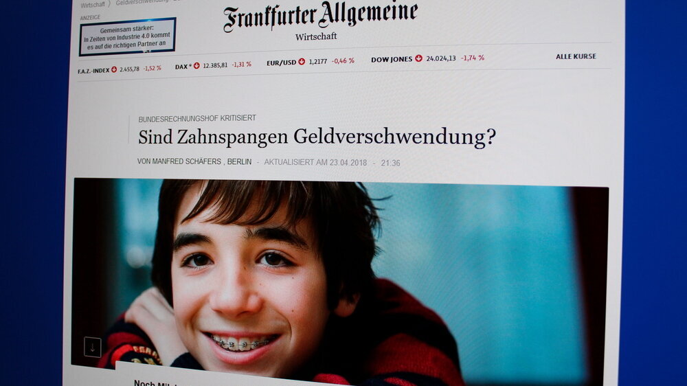 "Sind Zahnspangen Geldverschwendung?" fragte die FAZ und bezieht sich dabei auf den Prüfbericht des Bundesrechnungshofs. Deutschlands auflagenstärkste Zeitung ist dagegen weniger zimperlich: "Böse Abzocke mit unnützen Zahnspangen" titelte die Bild-Zei
