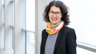 Prof. Dr. Kerstin Bitter tritt die Nachfolge von Prof. Dr. Hans-Günter Schaller an, der nach 23-jähriger Tätigkeit in Halle seinen Ruhestand angetreten hat.