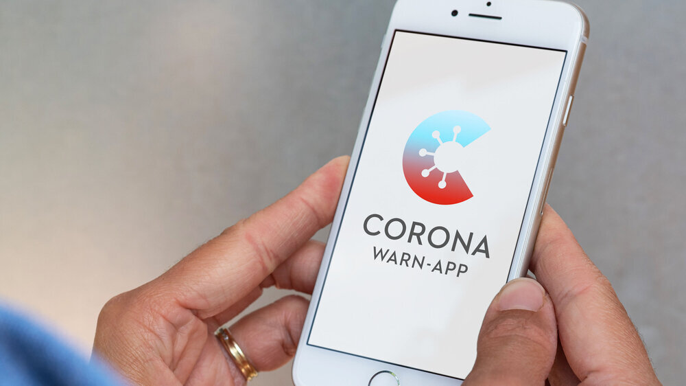 Die Corona-Warn-App wurde laut Robert Koch-Institut (RKI) bislang rund 35,8 Millionen Mal heruntergeladen. Die Luca-App hat nach Betreiber-Angaben rund 36 Millionen registrierte Nutzer.