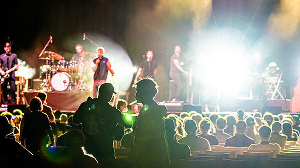 Die Universitätsmedizin Halle an der Saale hat jetzt die Ergebnisse der Studie RESTART-19, deren Teil eine Livekonzert-Simulation mit Sänger Tim Bendzko war, vorgestellt.