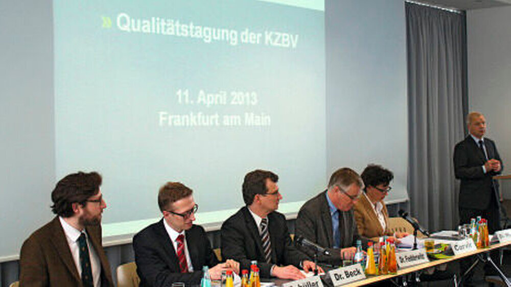 Zahlreiche Vertreter der Kassenzahnärztlichen Bundesvereinigung standen bei deren Tagung in Frankfurt zum Thema Qualitätssicherung Rede und Antwort.