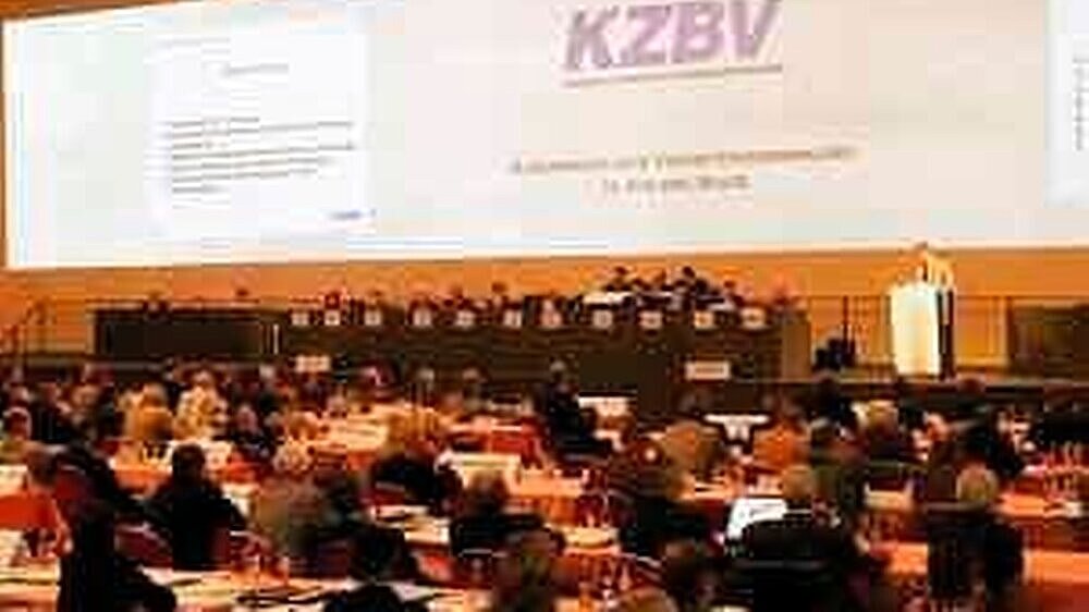 Politisches Zerrspiel via Sperrminorität: Keine Zweidrittelmehrheit fanden die Anträge des Vorstandes zur Satzungsänderung und Wahlordnung in der KZBV-VV in Neuss.