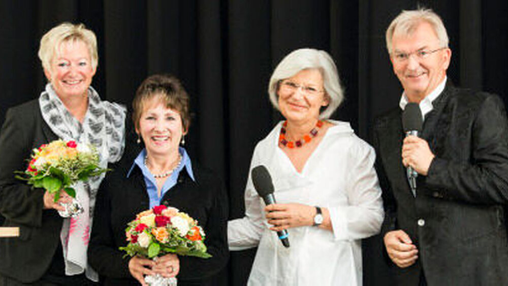 Grund zu feiern (v.l.n.r.): DH Silvia Fresmann, Maria Perno Goldie, DH Angelika Kohler-Schatz und Prof. Dr. Johannes Einwag |