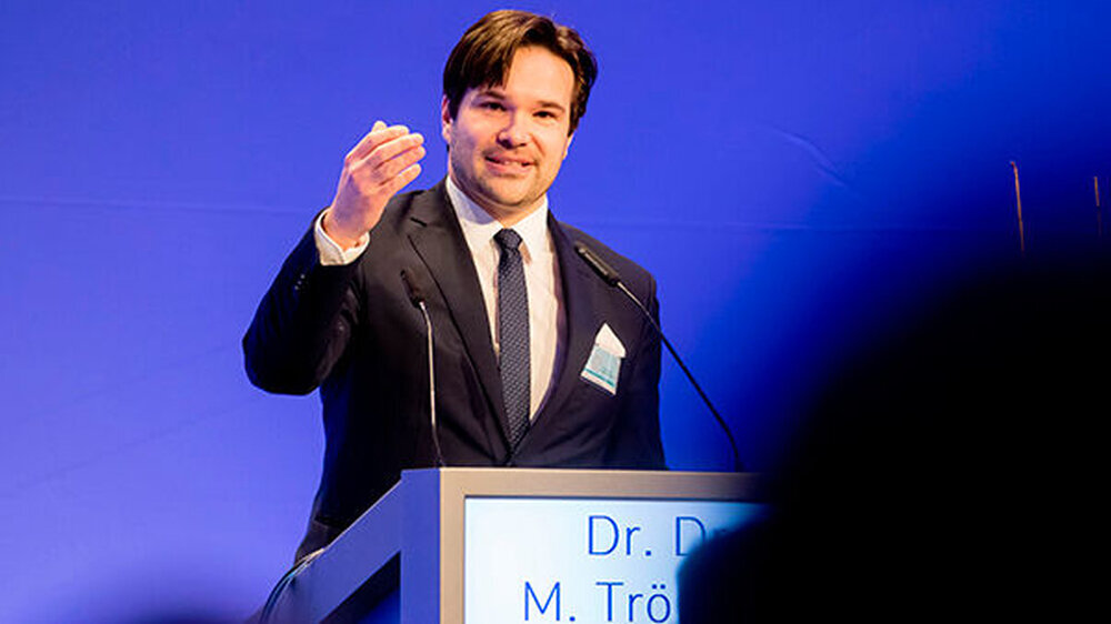 Zusammen mit seinem Bruder Dr. Dr. Mathias Tröltzsch war Dr. Dr. Markus Tröltzsch (hier im Bild) verantwortlich für das wissenschaftliche Programm. Die „Trötzsch Brothers“ sind sowohl Mediziner wie auch Zahnmediziner und Experten bei interdiszipli