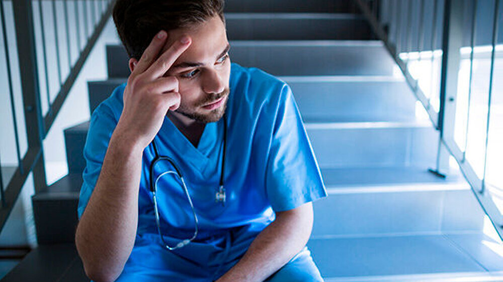 Die Arbeit schlaucht: Altenpflegekräfte erhalten mit 314 Tagesdosen pro Kopf 28 Prozent mehr Medikamente als der Durchschnitt der Berufstätigen (244 Tagesdosen). Krankenpflegekräfte bekommen im Schnitt 278 Tagesdosen, das sind 14 Prozent mehr.