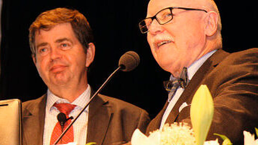 Der Vorstandsvorsitzende der KZV-Schleswig-Holstein, Dr. Peter Kriett (r.), hatte den Leiter des Zentrums Wirtschaftspolitik am Institut für Weltwirtschaft Kiel (IfW), Prof. Henning Klodt, für ein Statement und eine Einschätzung über die Europapolitik geladen. |