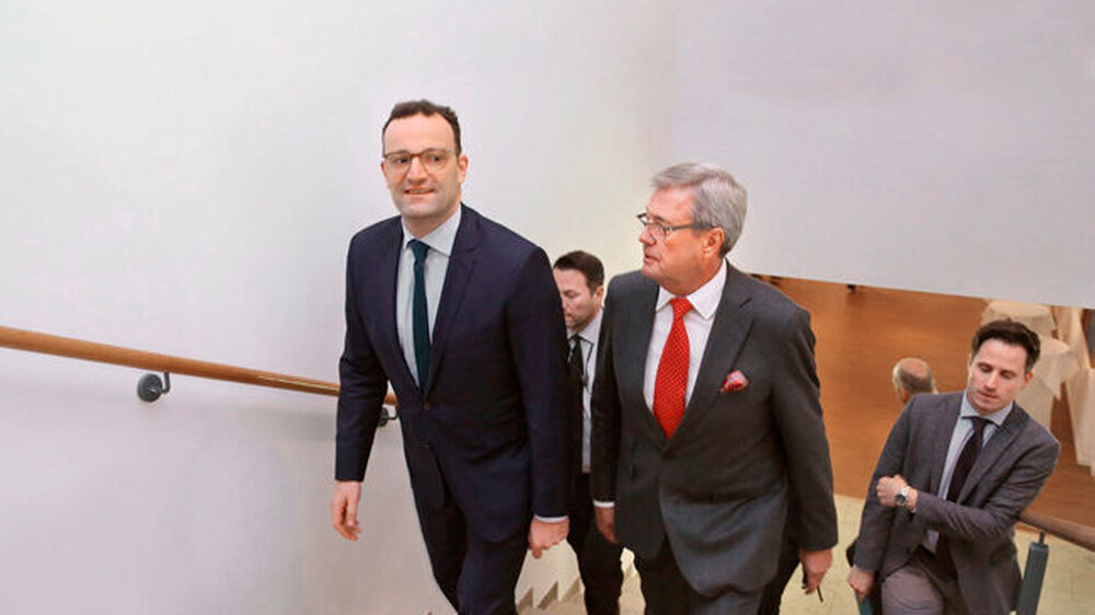 Der Gastgeber empfängt den Gastredner.\r\n