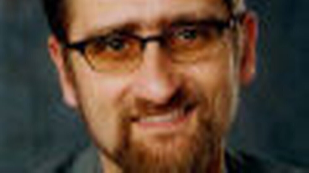 Prof. Dr. Matthias Kern\r\n\r\nGeboren 1958; 1980 bis 1985 Studium der Zahnheilkunde in Freiburg i.Br.; 1985 Zahnärztliche Approbation; 1987 Promotion; 1985 bis 1989 Assistent an der Prothetischen Abteilung der Universitätsklinik für Zahn-, Mund- und K