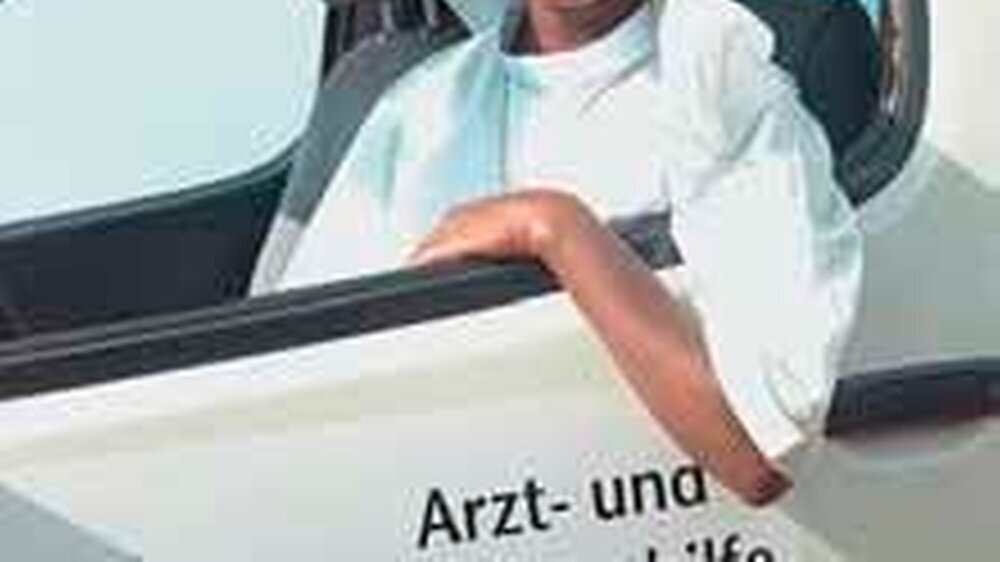 Franziskanernonnen unterstützen die Arbeit der AZK in Kenia.