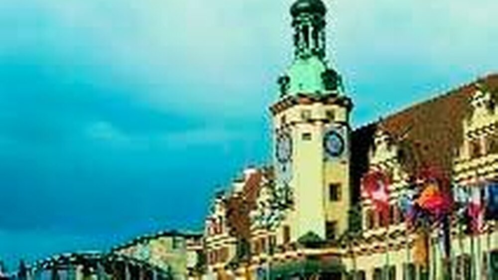 Tagungsort Leipzig: Altes Rathaus und „Der steile Zahn“, daneben das Uni-Gebäude