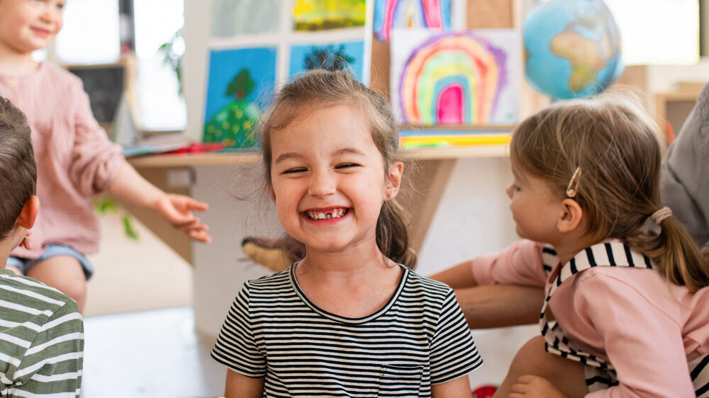 Bekanntlich haben Kinder aus Familien mit einem niedrigeren sozioökonomischen Status meist eine schlechtere Zahngesundheit als Kinder aus besser gestellten Familien. Eine ähnlich ungleiche Verteilung der Karies findet sich auch bei Kindern mit und ohne