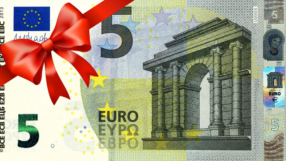 Fünf-Euro-Schein mit Schleife Fünf-Euro-Schein mit Schleife