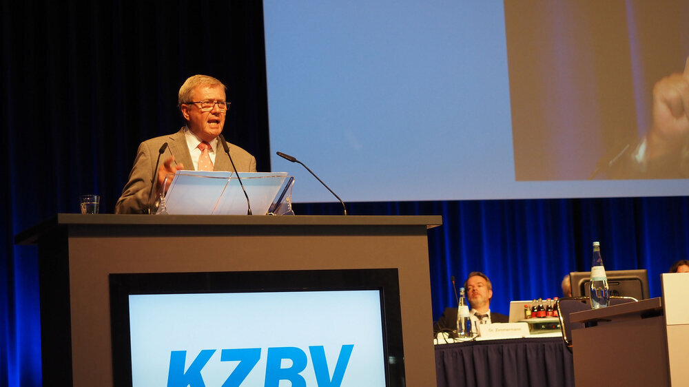 "Das ist ein Schlag ins Gesicht für alle Zahnärztinnen und Zahnärzte", sagte der KZBV-Vorsitzende Dr. Wolfgang Eßer zum Entwurf des GKV-Finanzstabilisierungsgesetzes aus dem BMG.