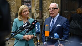 Bundesgesundheitsministerin Nina Warken und BÄK-Präsident Dr. Klaus Reinhardt