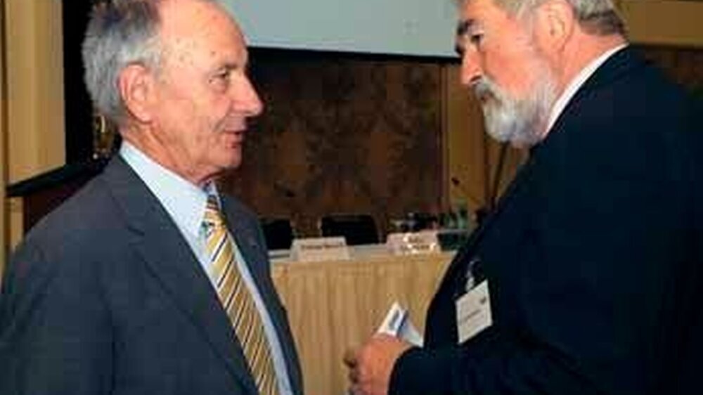 Für BZÄK-Präsident Dr. Dr. Jürgen Weitkamp und BFB-Präsident Dr. Ulrich Oesingmann steht fest: „Der Arzt in Freiberuflichkeit ist die überzeugende Form der Versorgung für die Bürger in Deutschland.“