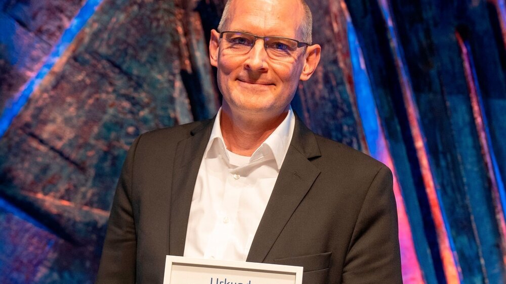 Dr. Elmar Ludwig erhält Deutschen Preis für Dentalhygiene Dr. Elmar Ludwig erhält Deutschen Preis für Dentalhygiene
