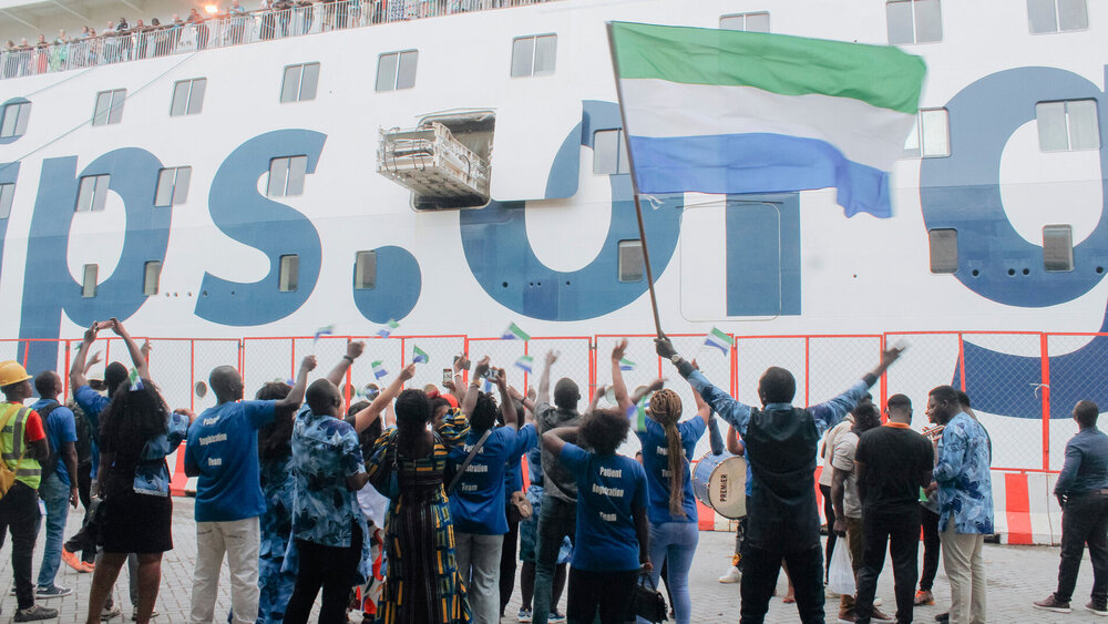 Die „Global Mercy“ steht für OPs und Ausbildung in Sierra Leone bereit