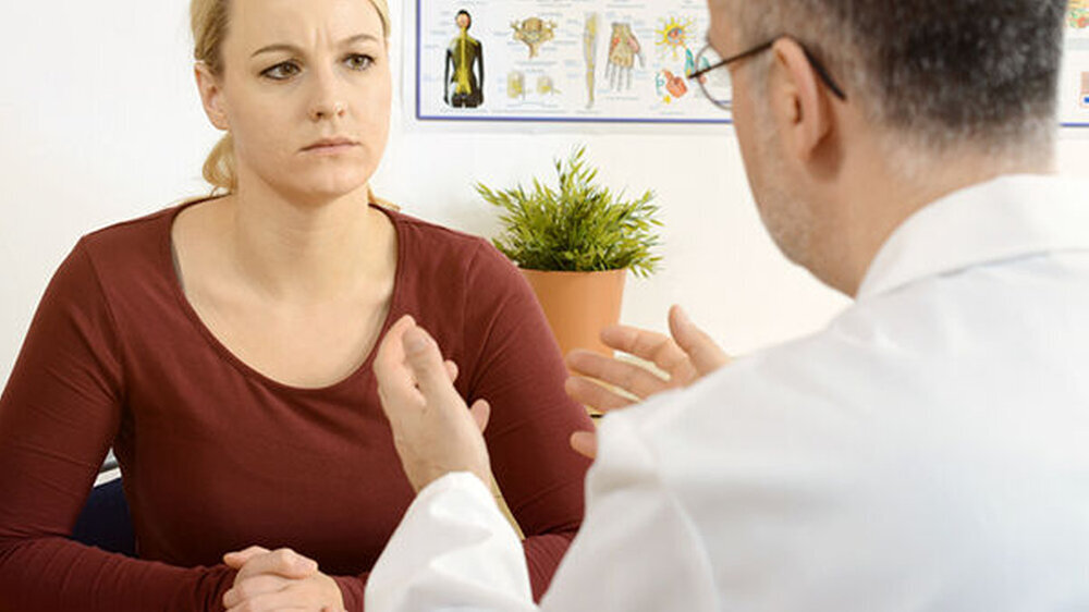 Missachtet der Patient den ärztlichen Rat und erkrankt deshalb schwer, kommt ihm ein Mitverschulden zu. Das heißt unter Umständen: keine Beweislastumkehr und keine Entschädigung - selbst bei Behandlungsfehlern.