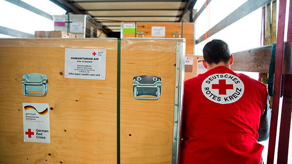 Die Stiftung Hilfswerk Deutscher Zahnärzte (HDZ) finanziert gemeinsam mit dem Auswärtigen Amt und dem DRK Anschaffung und Transport einer Basisgesundheitsstation für Flüchtlinge in Griechenland. Die Kosten belaufen sich insgesamt auf etwa 860.000 Euro