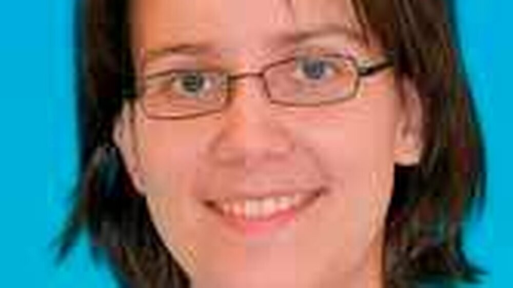 Dr. Annette Wiegand\r\nJahrgang 1977, 1996 bis 2001 Studium der Zahnheilkunde an der Universität Marburg, 2001 zahnärztliche Approbation, 2002 bis 2006 wissenschaftliche Mitarbeiterin in der Abteilung Zahnerhaltung, Präventive Zahnheilkunde und Parodon