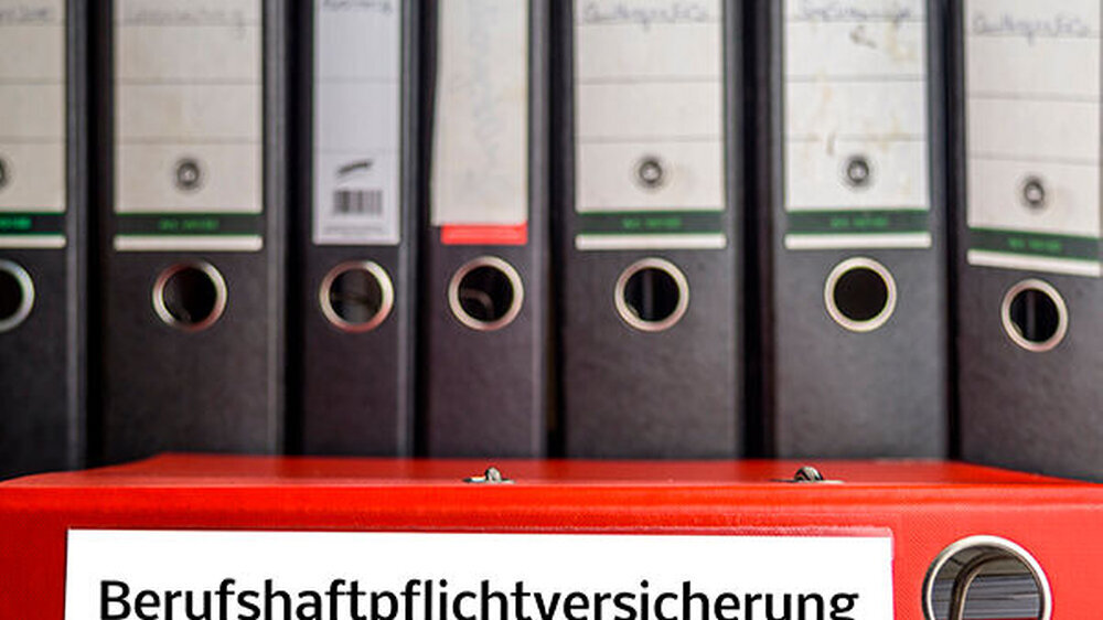 Gesundheitsversorgungsweiterentwicklungsgesetz (GVWG) passiert das Kabinett - eine Berufshaftpflicht soll für Ärzte und Zahnärzte verpflichtend werden.