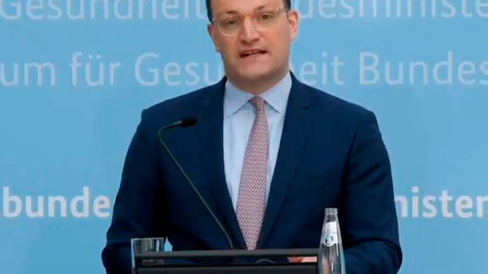 Wenn die geplanten GKV-Zuschüsse nicht ausreichen, soll es im Fall der Fälle eine weitere Erhöhung geben, sagte Bundesgesundheitsminister Jens Spahn auf einer Pressekonferenz.