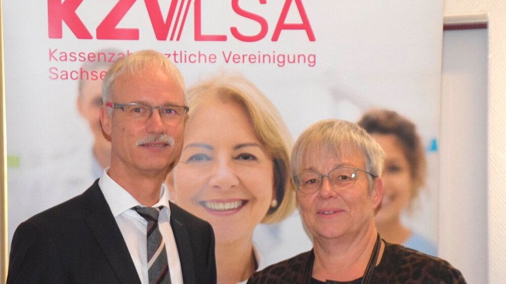 Vorstand der KZV LSA Dr. Jochen Schmidt und Dr. Dorit Richter