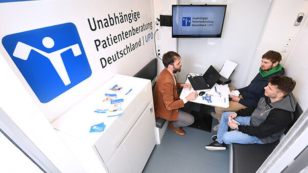 Der gestern in Berlin vorgestellte Patientenmonitor der Unabhängigen Patientenberatung Deutschland (UPD) zeigt zwei Probleme auf: Kommunikationsdefizite im Umgang mit Patienten und Versicherten sowie die Durchsetzbarkeit der Ansprüche und Rechte im Allt