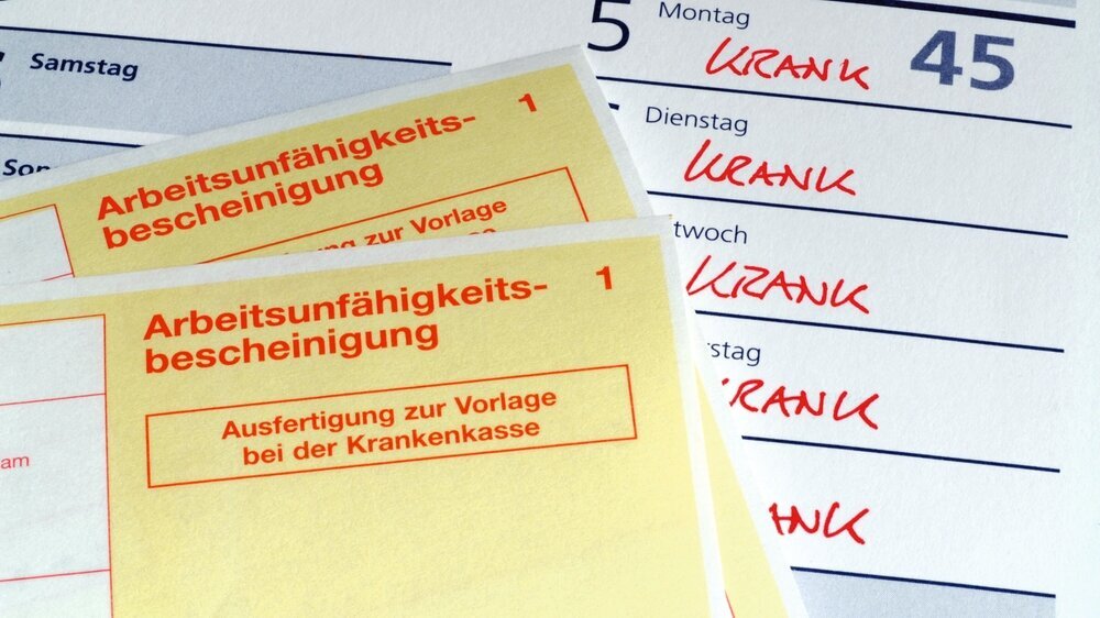 Arbeitsunfähigkeitsbescheinigung, Krankmeldung, Arbeitsunfähigkeit, Krankheit, Arzt, Doktor, Vorlage, Arbeitgeber, Krankenkasse, Kalender, krank, gesund, Genesung, Grippe, Fehlzeiten, gelber Urlaubsschein, Bescheinigung, Attest, Hamburg, Januar 2013, Bild Nr.: N42375